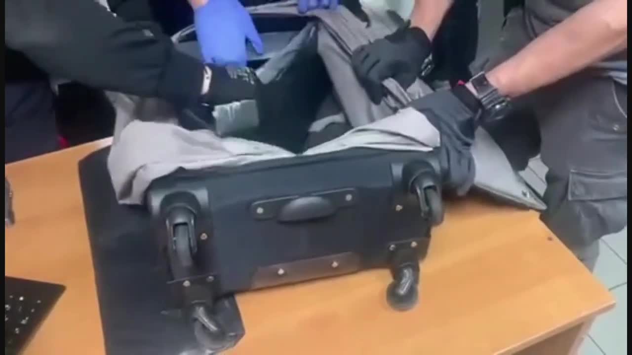 Иззеха над 2 кг кокаин от пътник на Летище София