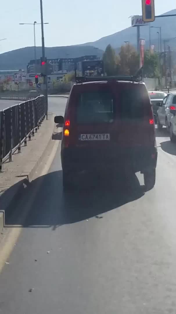 Кола замърсява София