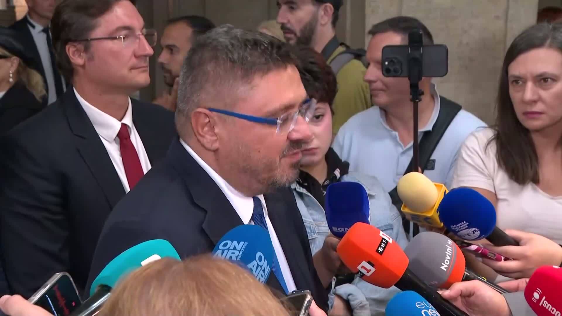 Регистрираха кандидатурата на Илияна Йотова и Кирил Вълчев, тя не присъства
