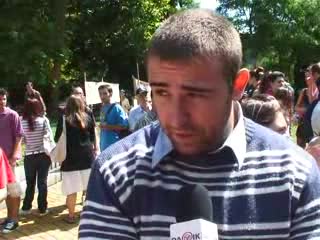 Студенти от художествената и музикалната академии на протест
