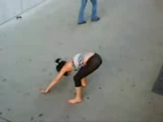 Пияно Момиче Танцува