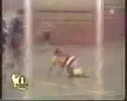 Хахаха! Жена Сваля Гащите На Мъже!