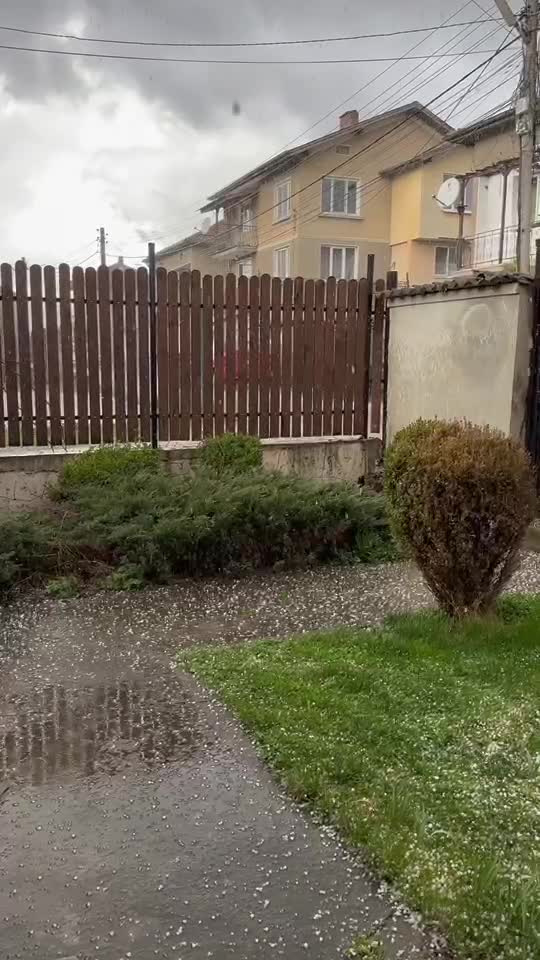 Vesti.bg: Градушка край София.mp4