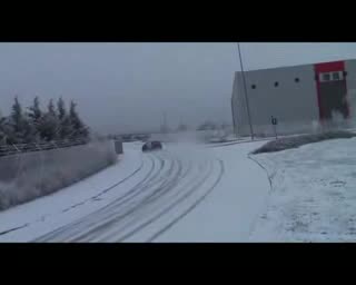 Е Те Така Се Пързаля На Снег - VW Golf R32