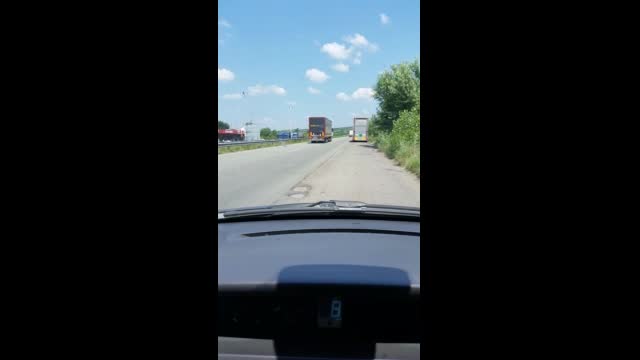 Тирове в аварийната лента