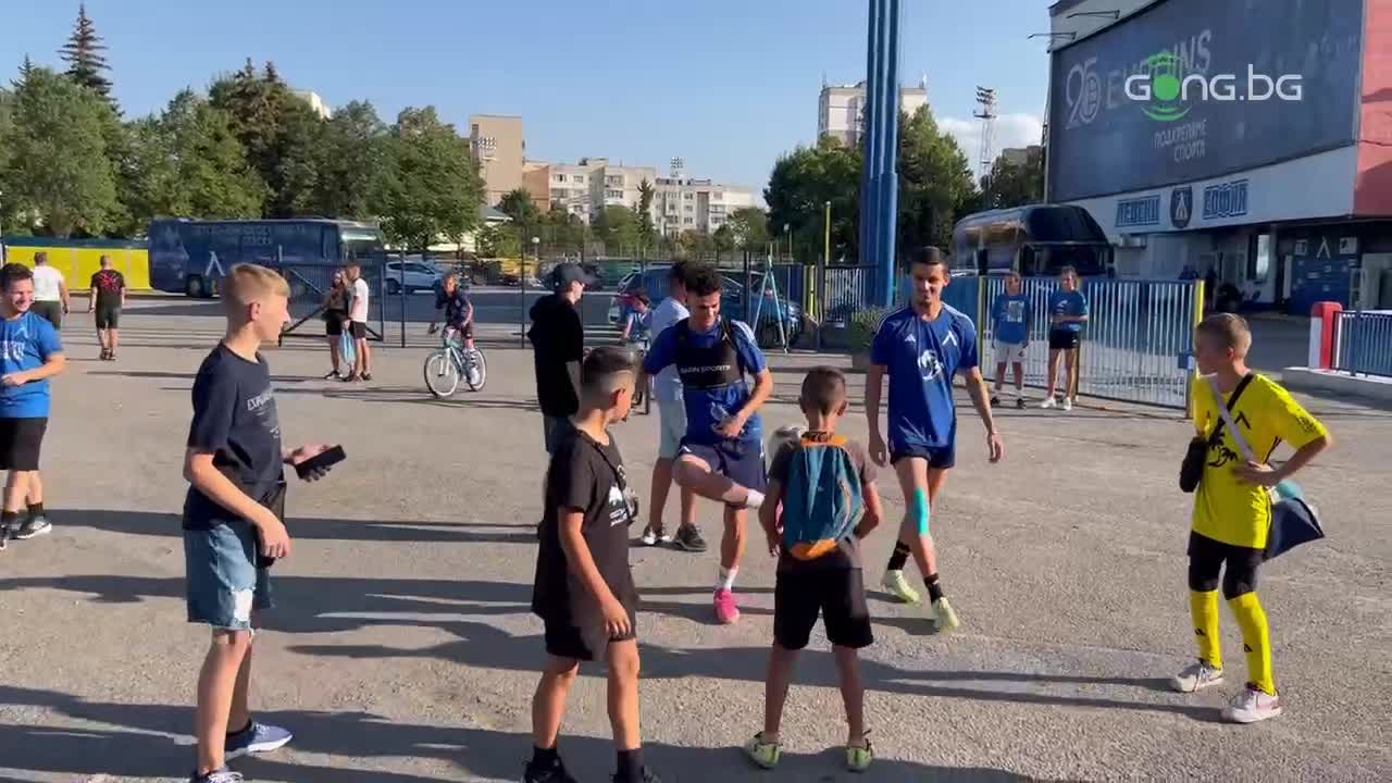 Браво! Вижте какво направиха за едно дете звезди на Левски (видео)