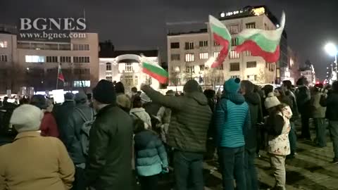 Протест срещу връщането на хартиената бюлетина