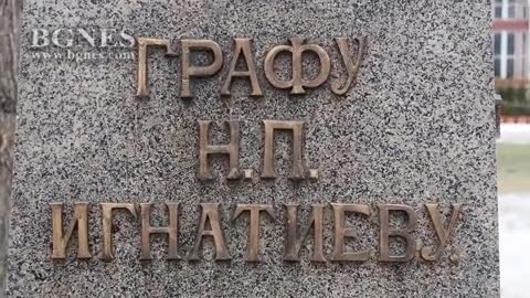 Изтръгнаха бюст-паметника на граф Игнатиев от постамента му във Варна