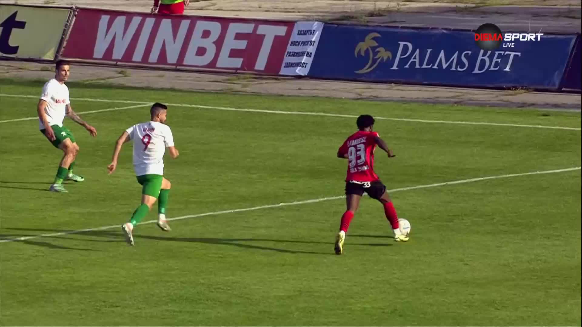 Опит за центриране на Стефан Ламбезе намери напречната греда