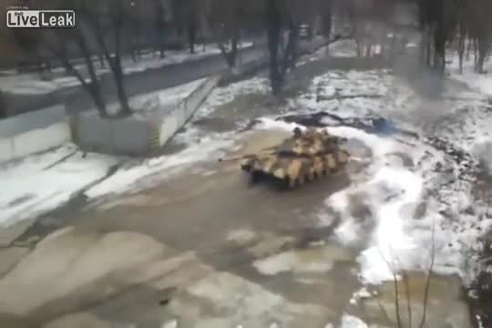 Дрифт с танк ... руски стил !!!
