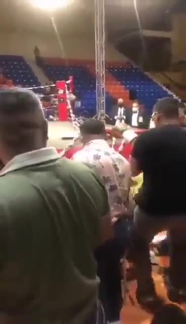 Боксьори срутиха ринга в Мексико
