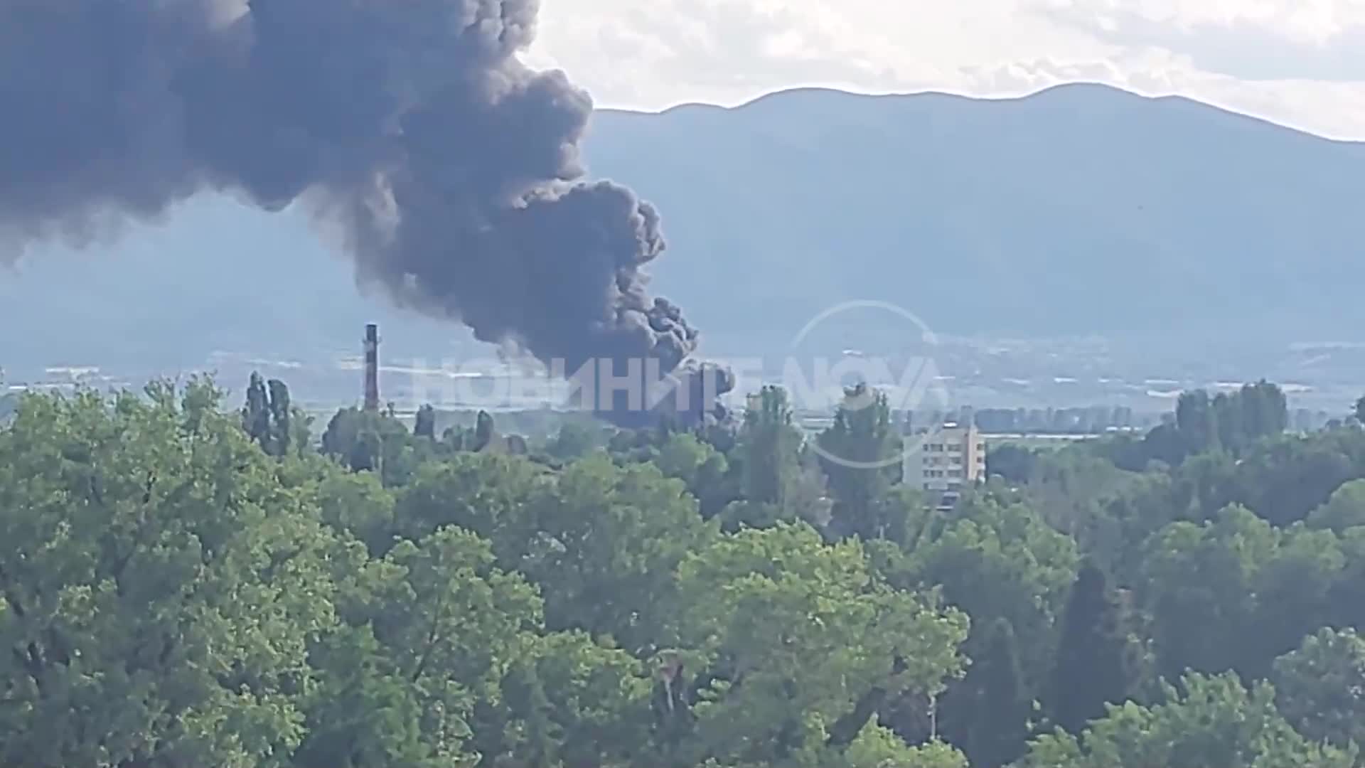 Пожар в бивша база за вторични суровини в Пазарджик