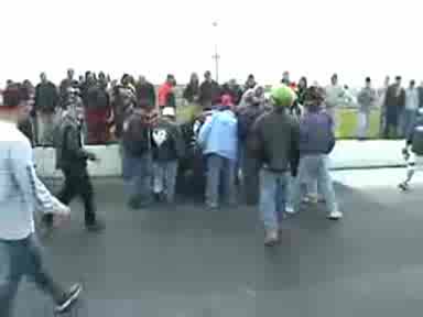 Смях до сълзи!!! Тоя ги отнесе като кегли за боулинг