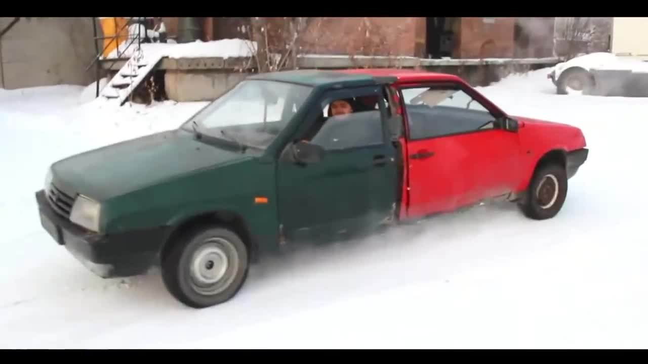 Двама водачи в един автомобил - поредната щуротия от Русия
