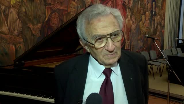 Анжел Вагенщайн: Ние сме смесица от някогашни и сегашни хора
