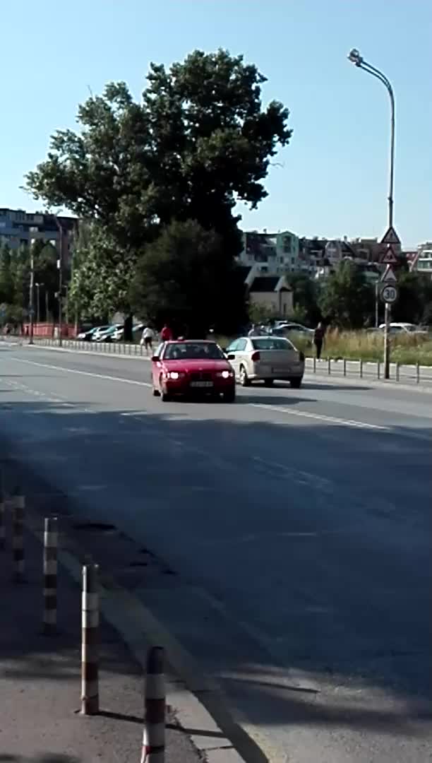 Опасна маневра