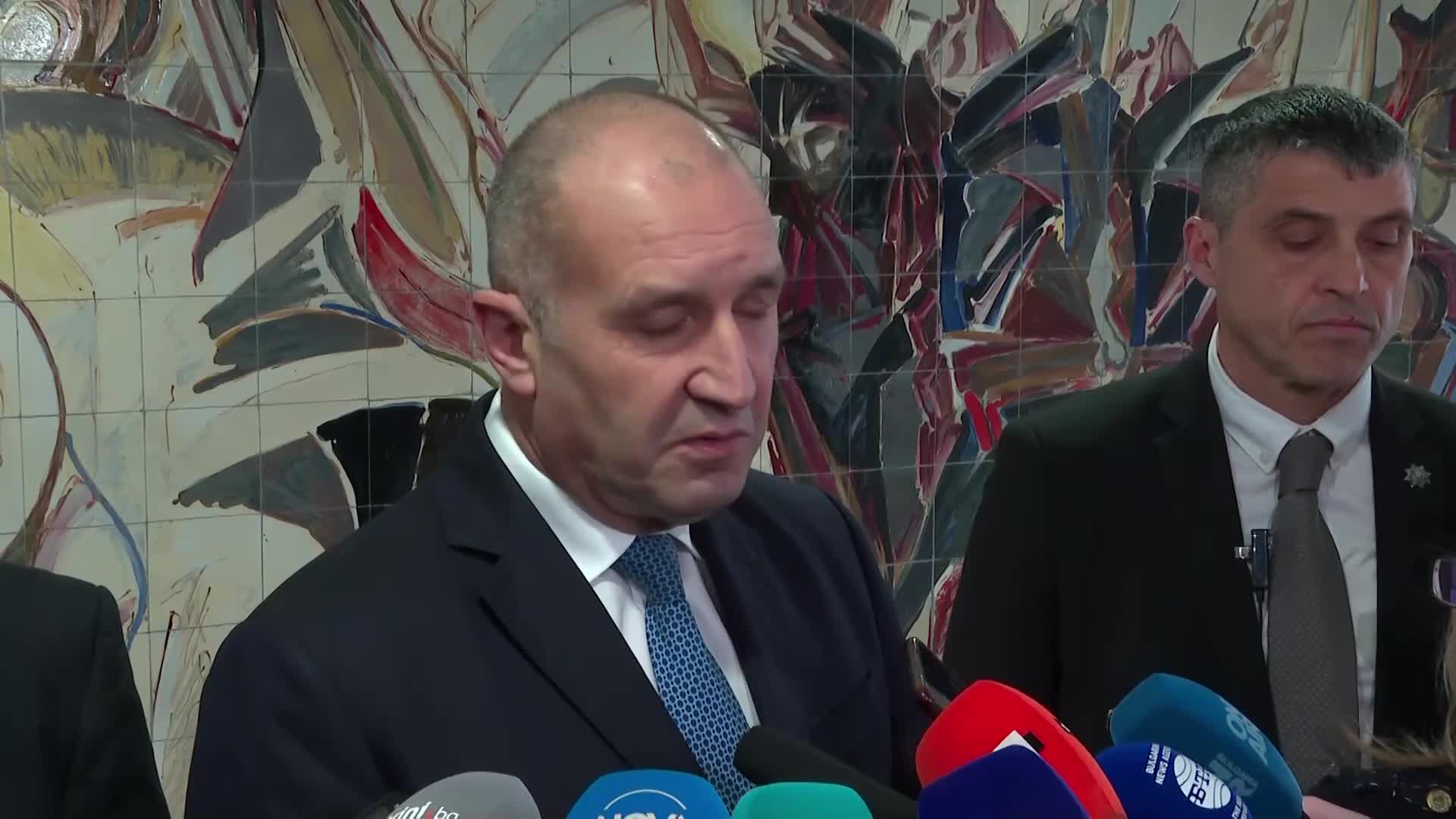 Радев: Като върховен главнокомандващ съм абсолютно против изпращането на военни в Украйна