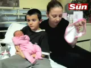 Изумително !!!13 Годишният Бащата И 15 Годишната Маика На Малкото Бебе
