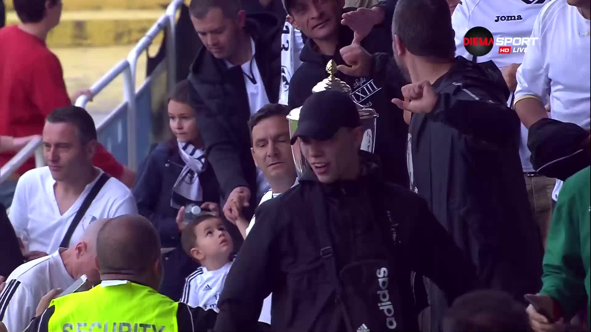 Феновете на "белите" се радват на Купата на България