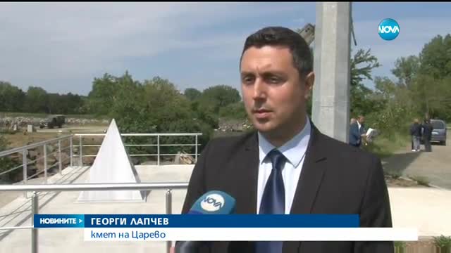 НА ГРАНИЦАТА: Вдигнаха българския трибагреник на 25-метров пилон