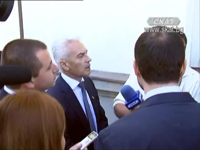 Волен Сидеров нападна репортер на Тв Скат и полицай