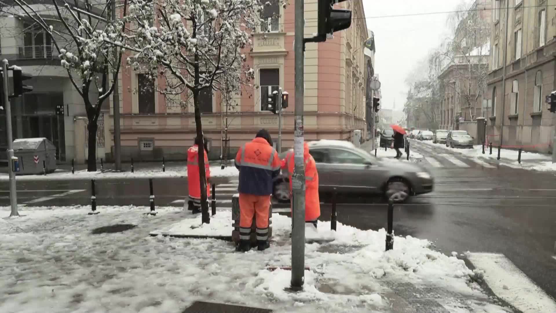 Изненадващо: 15-сантиметрови преспи сняг натрупаха в Белград