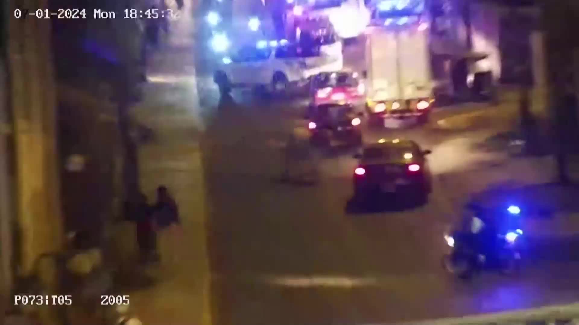 Избягал бик вдигна накрак полицията в Перу (ВИДЕО)