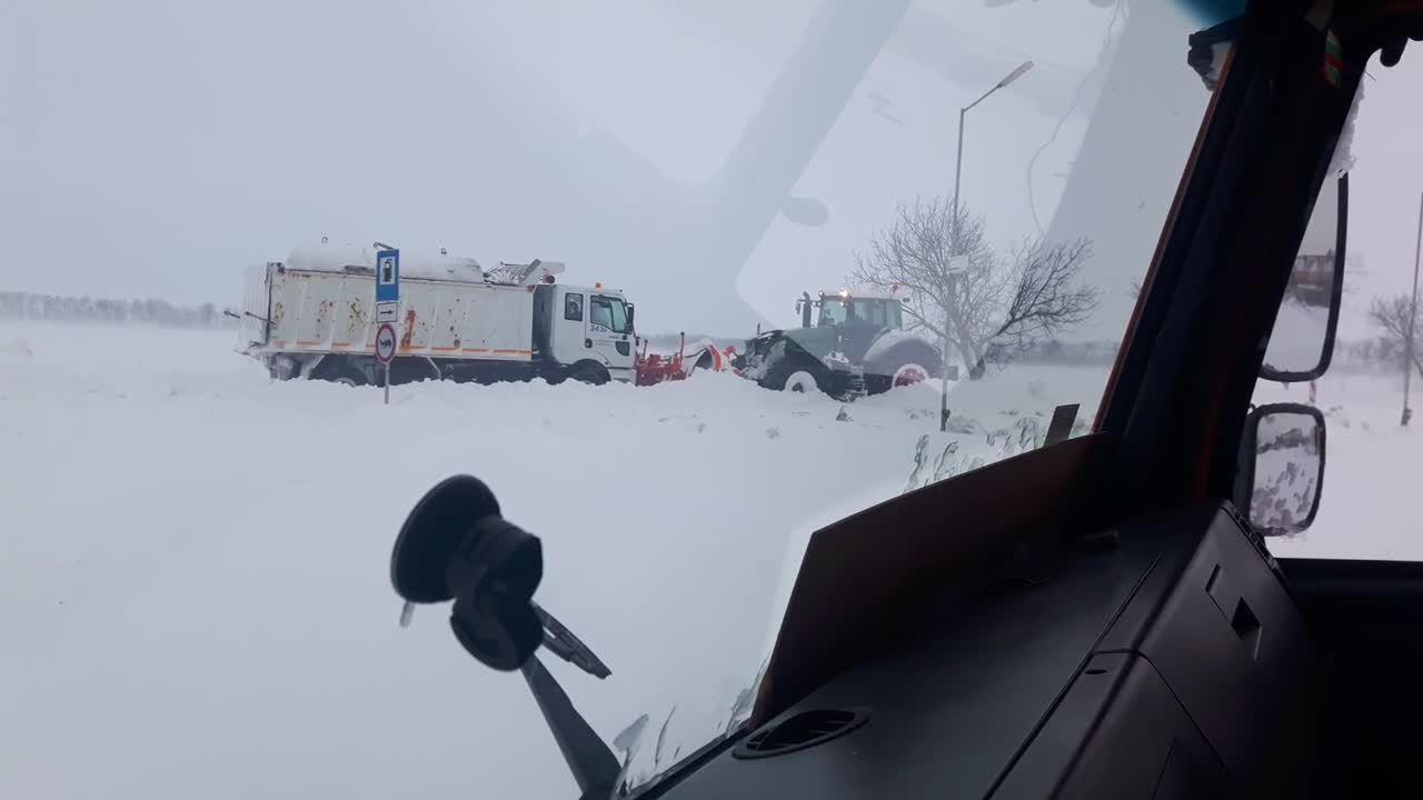 Зима на паркинга на изхода на Балчик