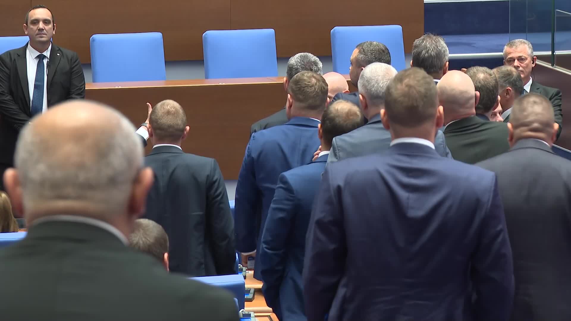 Сблъсъци в Народното събрание между депутати от „Възраждане” и „ДПС-Ново начало”