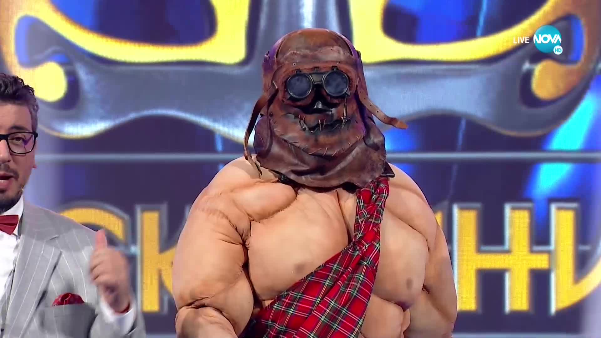 Шотландецът изпълнява „Poison" на Alice Cooper | Маскираният певец