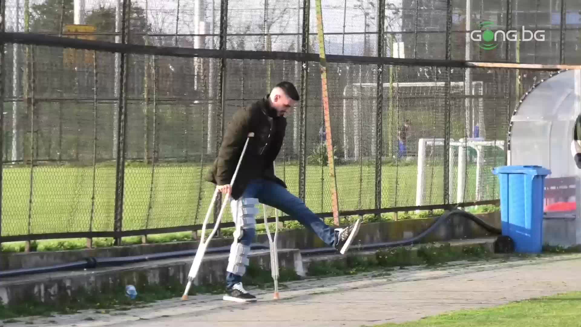 Илиян Стефанов с патерици
