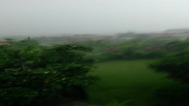 Пороен дъжд в село Чешнегирово