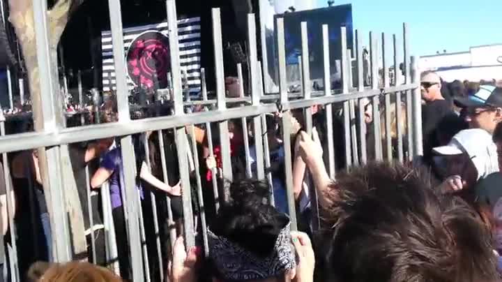 Малко е тъпа ми се струва
