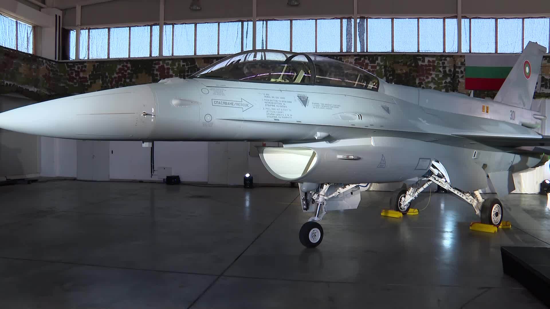 Aвиобазата в Граф Игнатиево посреща първия български изтребител F-16 Block 70