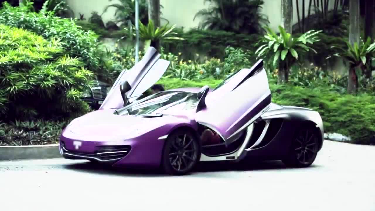Таксиметров шофьор със суперавтомобил Mclaren Mp4-12c изненадва пътниците