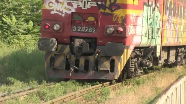 Влак едва не блъсна жена, паднала на жп линията в Русе
