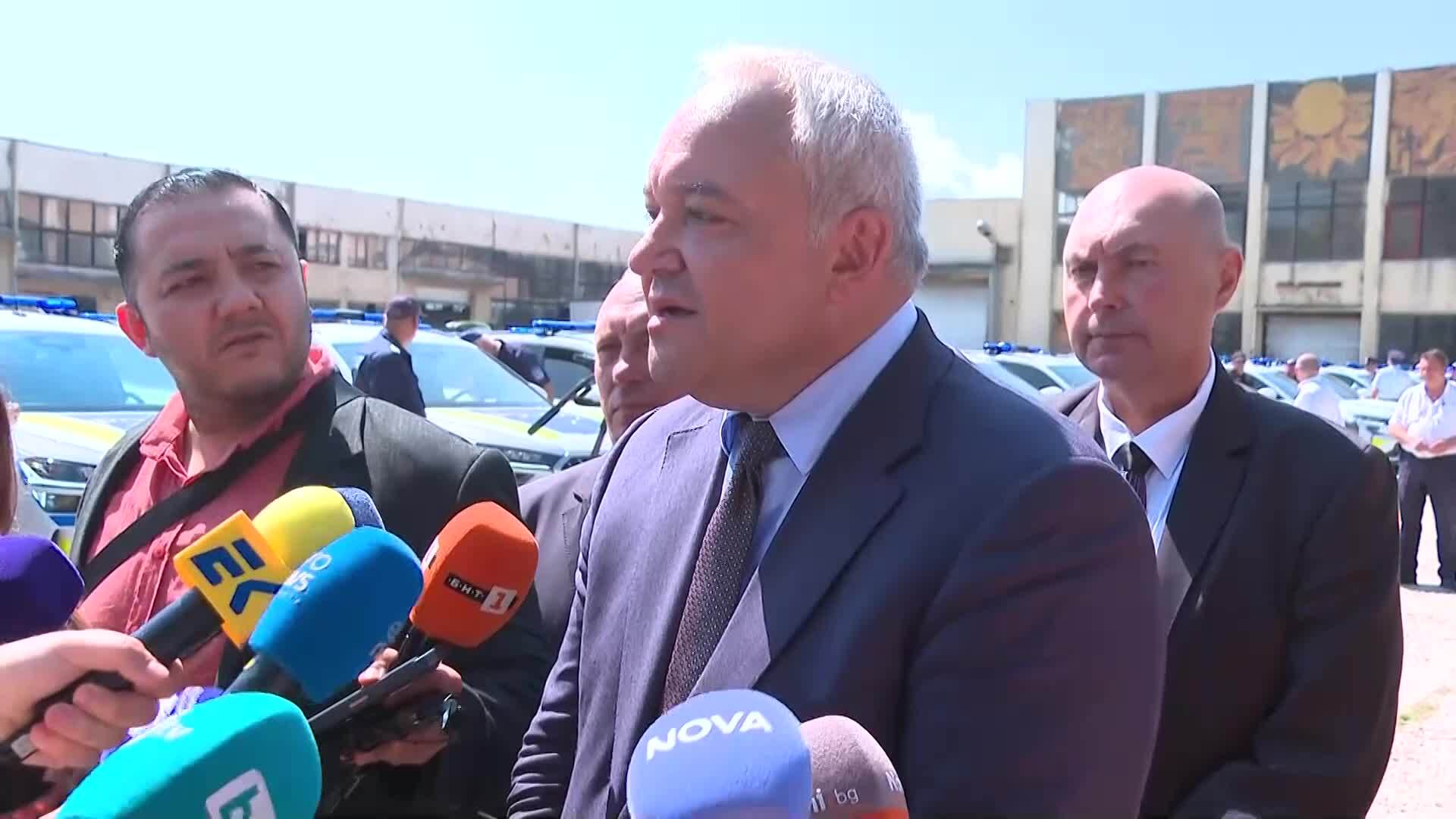 Проверява се дали Делян Пеевски има частен самолет, заяви вътрешният министър