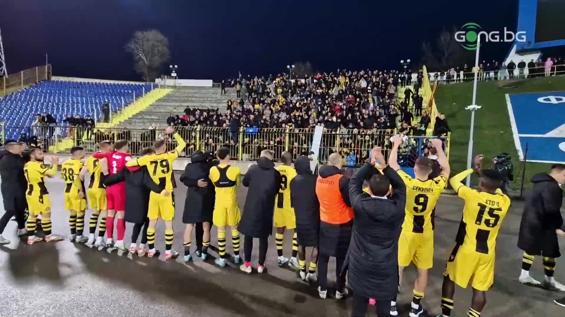 Футболисти и фенове на Ботев празнуват равенството на "Герена"