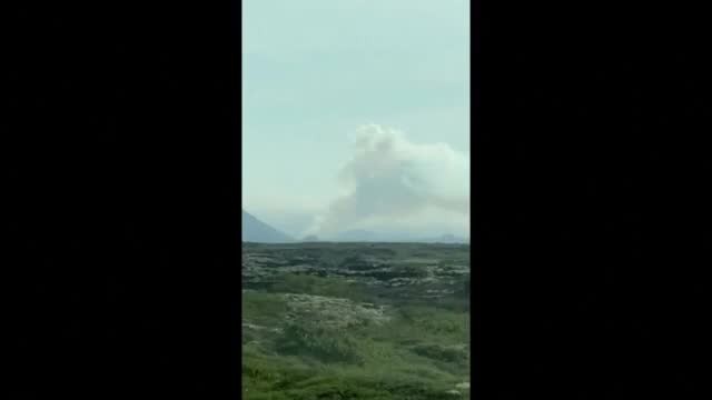 Вулкан изригва близо до столицата на Исландия