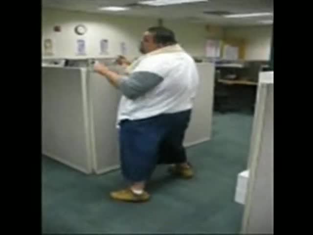 Дебелак Се Кълчи Смешно На Crank That Soulja Boy