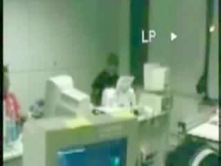 Геймър Се Ядосва Нещо На Компа