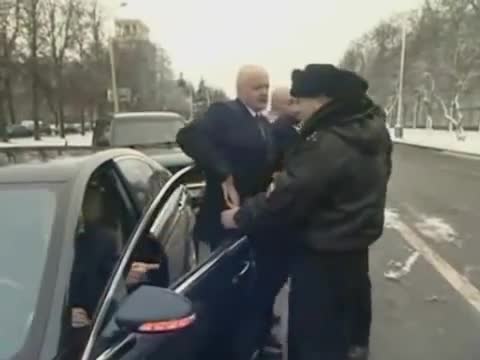 Полицай отнемат колата на пиян депутат 
