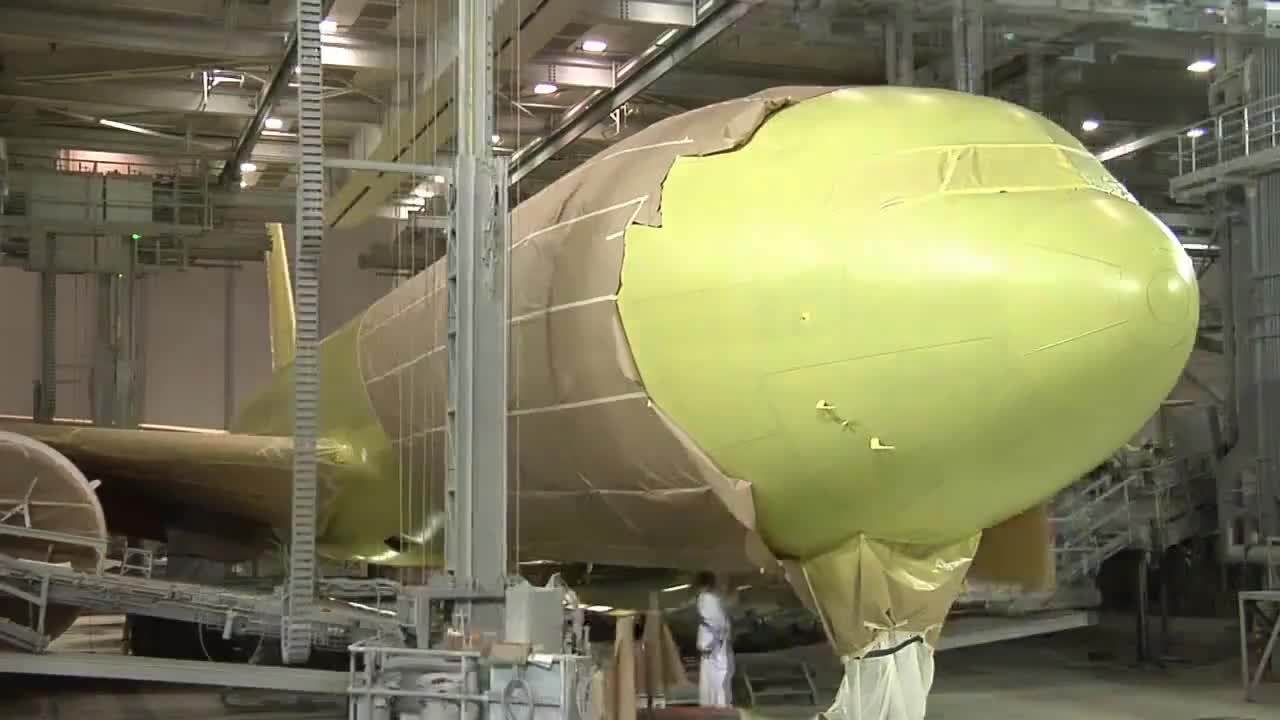 Боядисване на самолет " Boeing 777 " Time Lapse