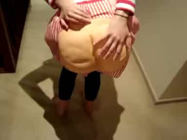 Пърдящо Момиче Без Гъз