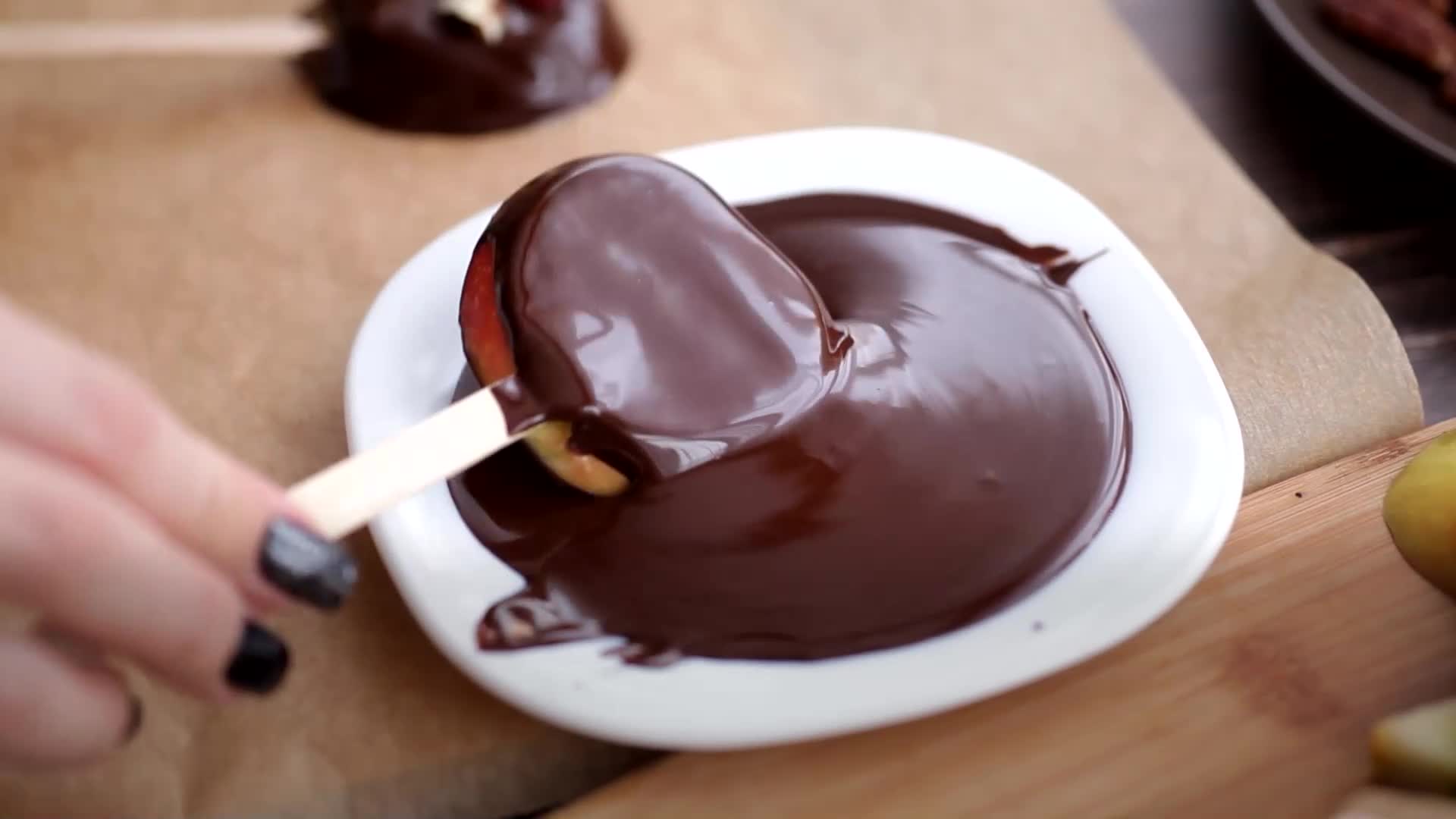 Vegan Desserts: Chocolate Apple Slice Pops