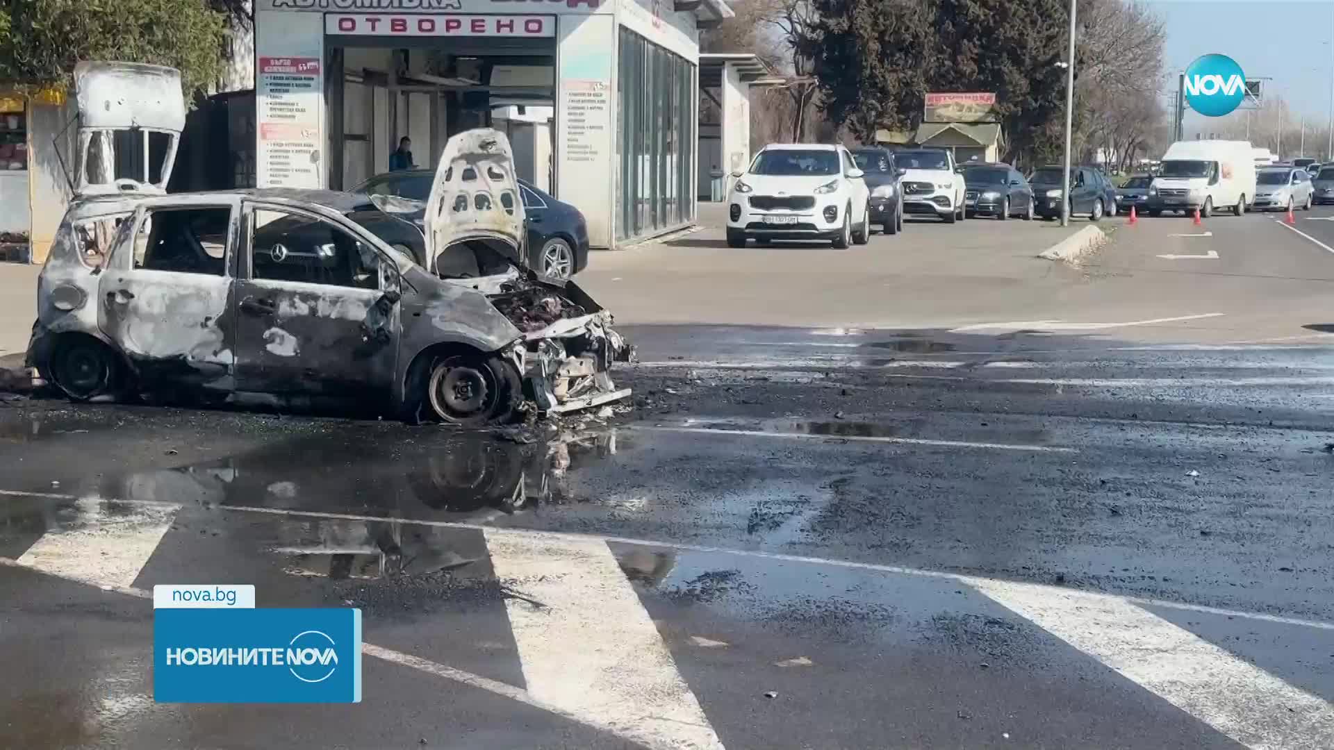 Кола изгоря след удар с мотор в Бургас