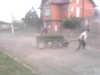 Въртене На Гуми На Каруца В Село Ковачица