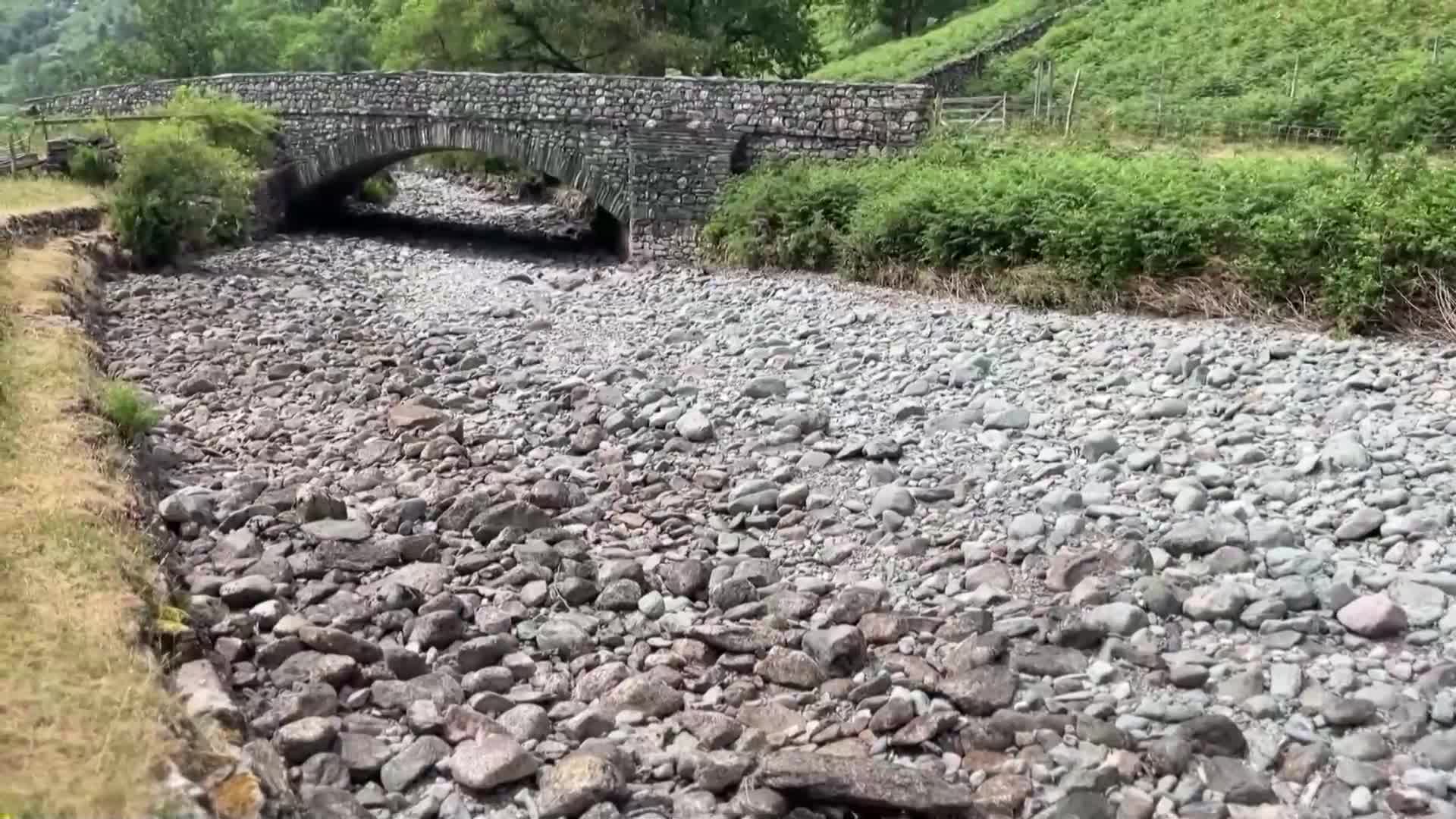 Река в Англия пресъхна напълно (ВИДЕО)