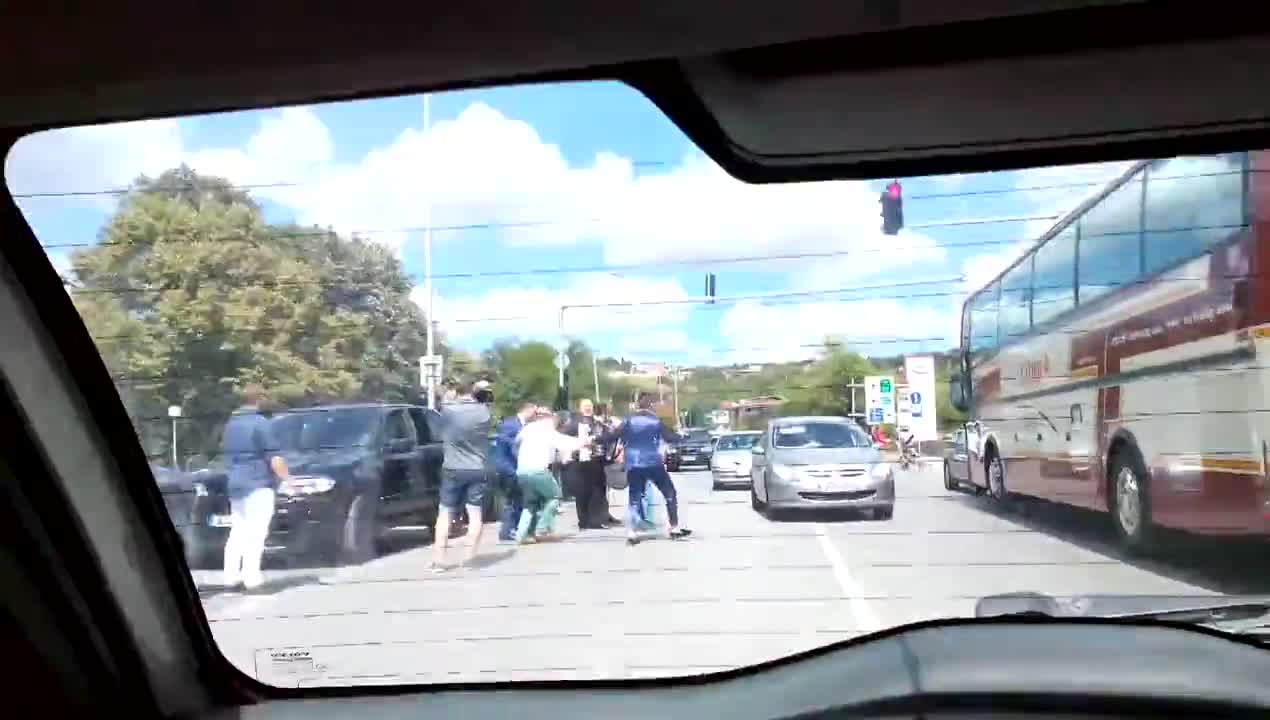 Сватбари блокираха булевард във Варна