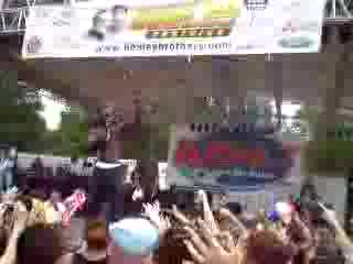 Akon Хвърля Дете
